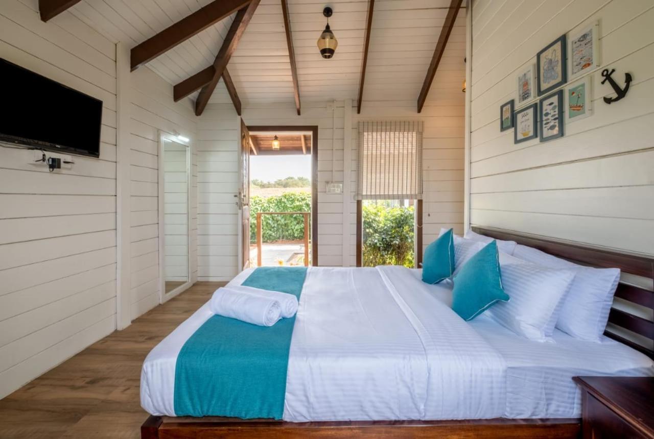 Waterscape Beach Resort Vagator Ngoại thất bức ảnh